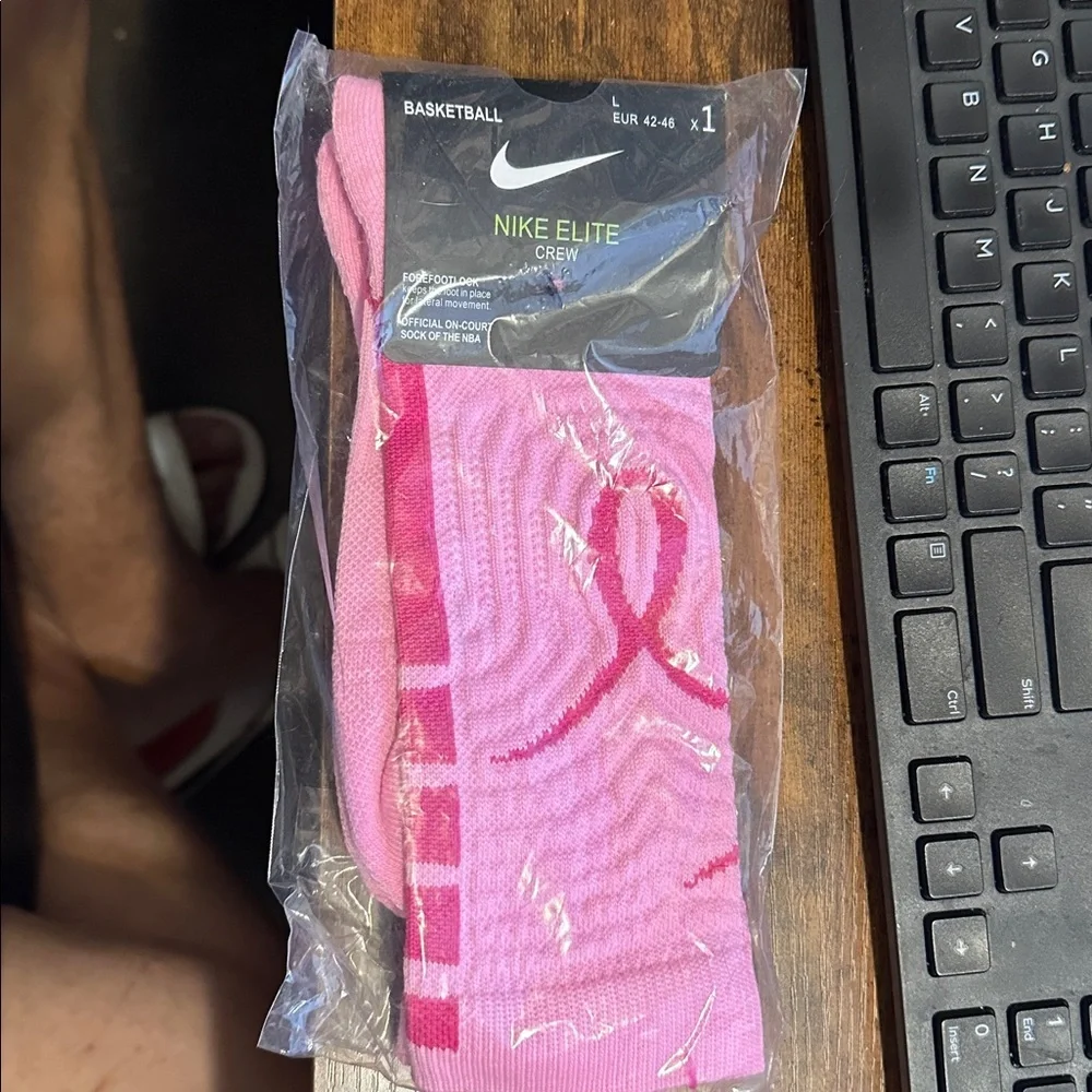 NWT Nike Elite Basketball Socks Pink Breast Cancer Kay Yow Large Size 8-12